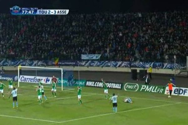 Tours FC-Saint Etienne : tout le monde pensait que Tours allait rendre les armes mais finalement les bleu ciel ont réussi à égaliser avant de céder en prolongation. score final 3-5
