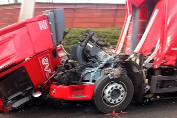 Accident entre deux poids-lourds sur l'A62