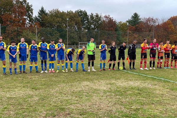 La rencontre qui a opposé Saint-Germain-les-Vergnes et Allassac, le dimanche 7 novembre 2021, s'est terminée par l'agression de l'arbitre central. En cause, le joueur d'Allassac qui a été exclu du club. 