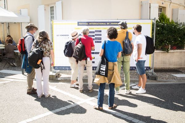 Le public et les professionnels se retrouvent lors de rencontres et débats qui animent cette 3e édition du Festival de Journalisme de Couthures-sur-Garonne.