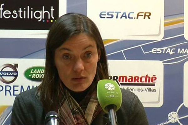 Corinne Diacre réagit à l'issue du match Troyes-Clermont le 06/03/2015.