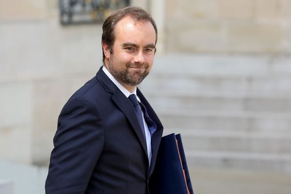 Sébastien Lecornu, ministre des Armées depuis mai 2022, a été nommé Premier ministre.