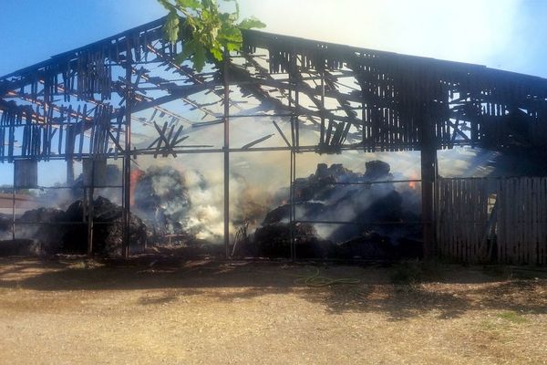 Le bâtiment abritait 200 tonnes de fourrage. 