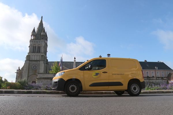 La camionnette du facteur sert à relever les déformations de chaussée.