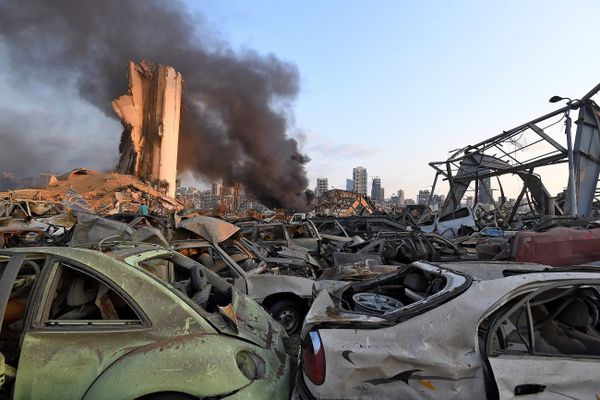 Autour du port de Beyrouth où ont eu lieu les explosions le 4 août, de nombreux bâtiments sont détruits. 