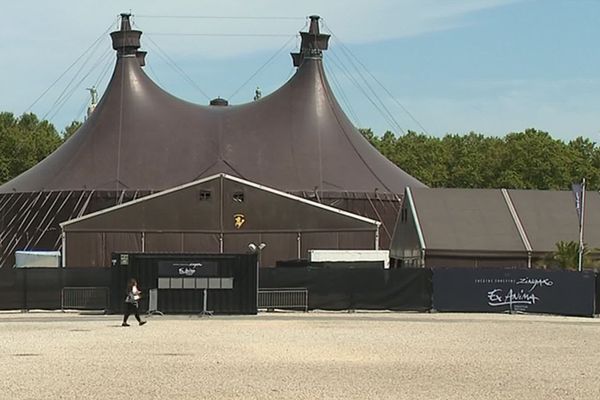 Le chapiteau du théâtre Zingaro s'est installé place des Quinconces à Bordeaux.