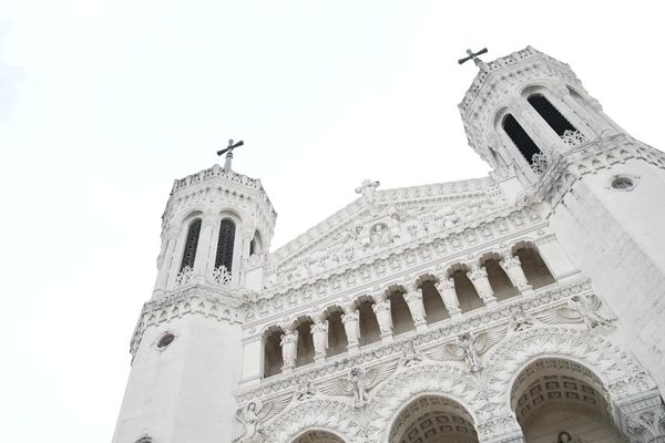 La basilique de Fourvière a attiré en ce 15 août encore beaucoup de visiteurs, fidèles et simples touristes.