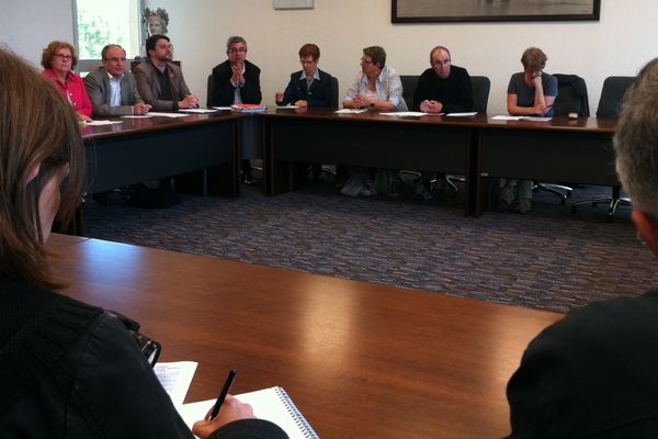 Les élus locaux se mobilisent pour sauver le site Arcelor-Mittal de Basse-Indre, le 06 mai 2013