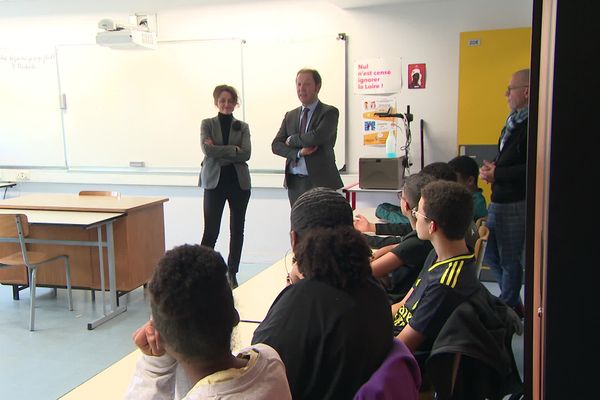 La préfète d'Indre-et-Loire, Marie Lajus, est intervenue dans le collège de la Rabière, à Joué-lès-Tours.