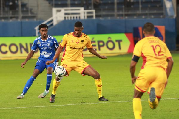 Kalifa Coulibaly a manqué le pénalty qui aurait pu permettre à QRM d'égaliser contre Feignies-Aulnoye en 32e de finale de Coupe de France.