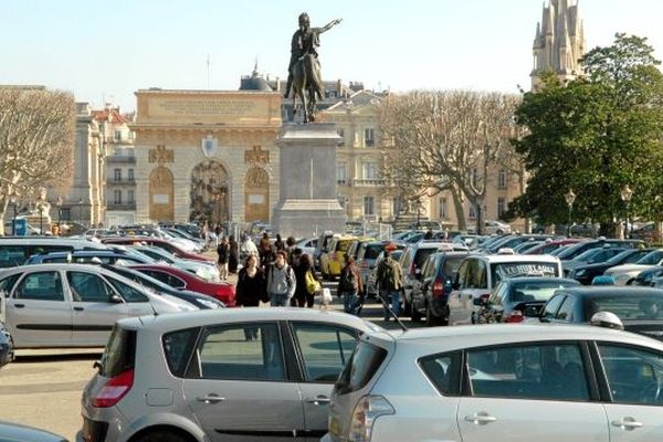 Le jardin du Peyrou envahi par les taxis en 2008