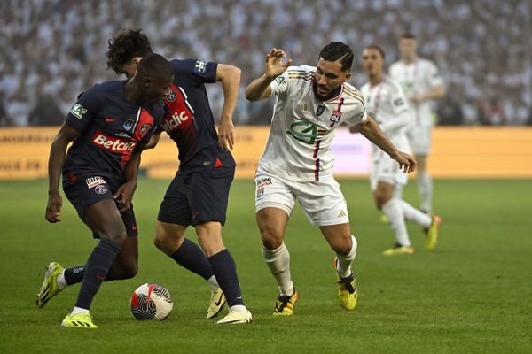 Rayan Cherki au cours du match opposant l'OL et le PSG en finale de la Coupe de France 2024.