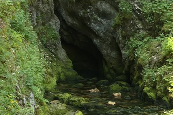 La source du Doubs à Mouthe réputée pour sa fraîcheur.