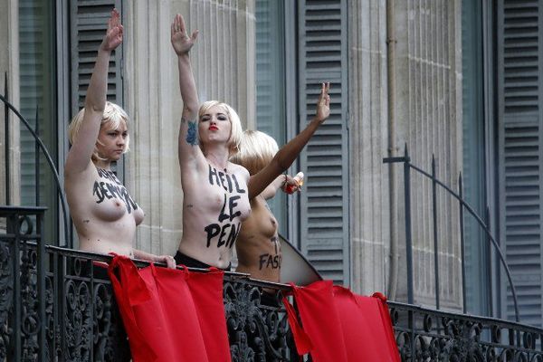 3 militantes Femen ont "perturbé" le discours de Marine Le Pen