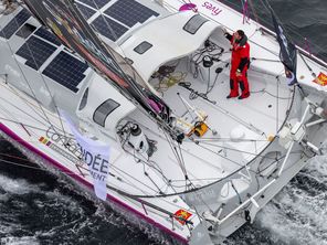 Malgré des galères aà répétition, le skipper normand Louis Duc garde le moral : "il y a pire que nous"