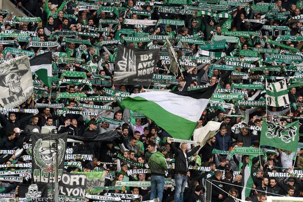 Magic fans 12 ème journée du championnat de football L1 ASSE AS Saint-Etienne contre Angers au stade Geoffroy Guichard 