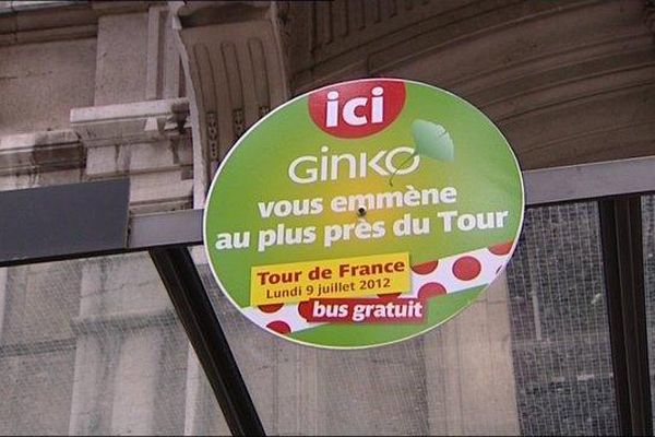 Les navettes Ginko pour le Tour de France à Besançon partent de plusieurs endroits marqués par ce cercle comme ici place Granvelle.