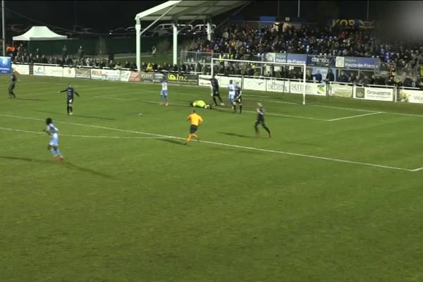 C 'est cette faute d'un joueur de Tours FC contre le gardien du FC Chambly qui serait à l'origine de l'altercation d'après-match.