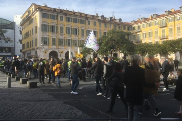 Les manifestants contre la loi "sécurité globale" place Garibaldi.