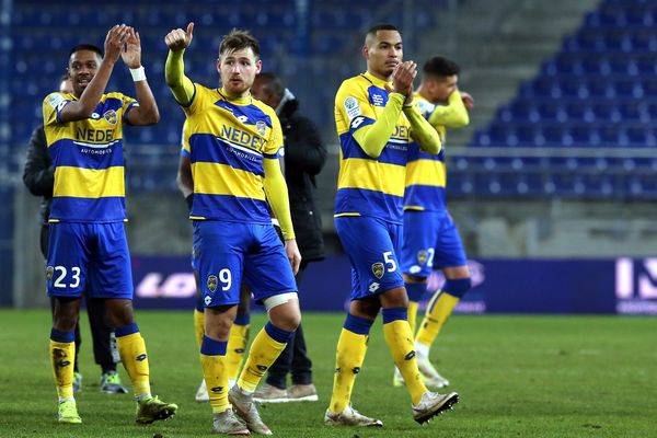 Des membres de l'ACA lors de la 21e journée de Ligue 2 de football contre le FC Sochaux-Montbéliard (FCSM).