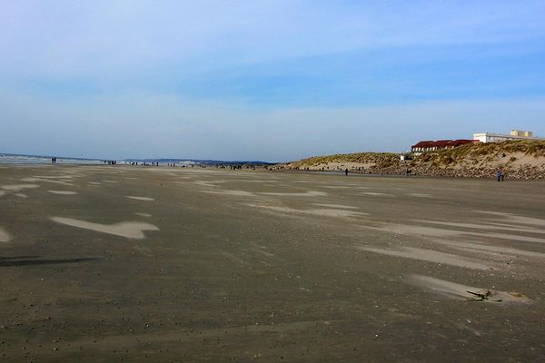 Les deux obus ont été découverts ce mercredi sur la plage de Sainte-Cécile. (illustration)