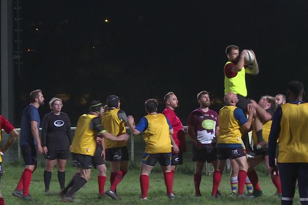 Rebelyons, un club de rugby mixte et inclusif.