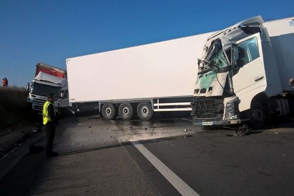 deux poids lourds se sont percutés par l'arrière lundi 26 février après midi, entraînant la coupure de l'Autoroute A 72.