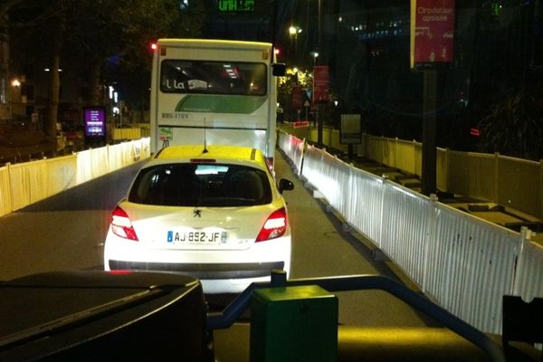 Le chronobus C2 cours des 50 otages : ça bloque...