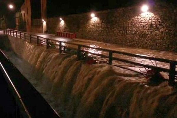 Nîmes - inondations au cadereau du camplanier à Nîmes - 10 octobre 2014.