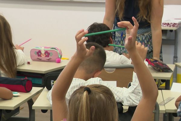 Lutsiiaa et Taras, deux réfugiés ukrainiens, ont fait leur rentrée à l'école Monsart à Dijon.