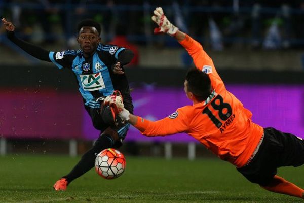 Le gardien de Granville, Jeremy Aymes n'aurait pas dû jouer ce match, car il est le remplaçant de Clément Daoudou, violemment agressé dans la nuit qui a suivi le match contre Bourg-en-Bresse en huitième de finale. 