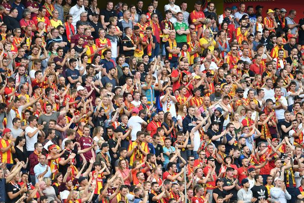 Les supporters lensois lors du match amical fac à Saint-Etienne.