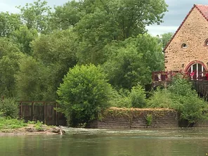 C'est la retenue qui est à gauche du moulin qui menaçait de céder.