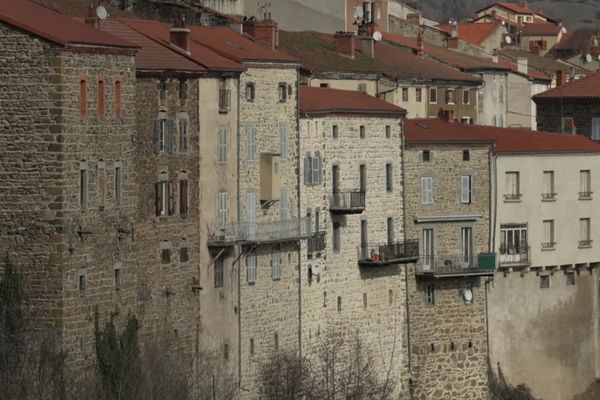 En Haute-Loire, la petite commune de Lavoûte-Chilhac représente la région Auvergne-Rhône-Alpes pour l’émission « Le village préféré des Français ».