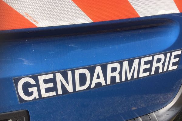 Les gendarmes de la compagnie de Thiers ont découvert le corps inanimé d'un homme d'une trentaine d'années, au fond d'un ravin à Saint-Rémy-sur-Durolle, dans le Puy-de-Dôme.