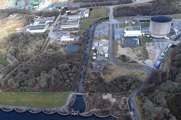 La centrale nucléaire de Brennilis, en cours de démantèlement dans le Finistère