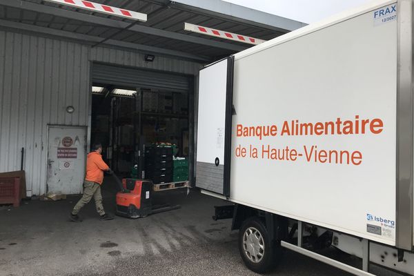 Entre 7 et 8 tonnes de produits alimentaires transitent chaque jour dans les locaux de la Banque alimentaire de la Haute-Vienne.