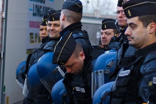 Les forces de l’ordre, ce matin au bidonville de Ris-Orangis