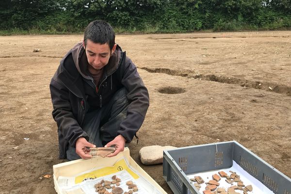 Des vestiges de céramiques retrouvées à Concarneau. Valérie Le Gall est la responsable scientifique des fouilles (INRAP)