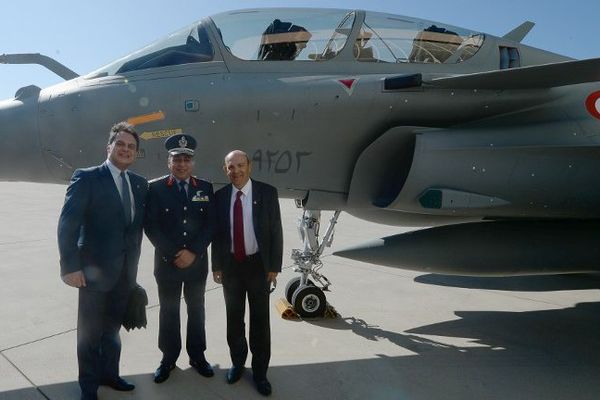 Eric Trappier, Ehab Badawy et Ragaa Rabie Youssef à Istres aujourd'hui.