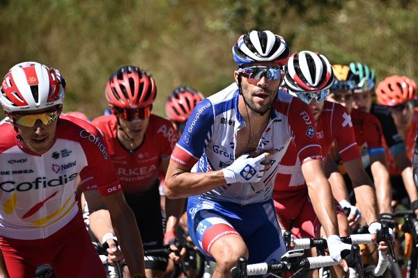 Thibaut Pinot au sein du peloton lors de la quatrième étape du Critérium du Dauphiné samedi 15 août. 