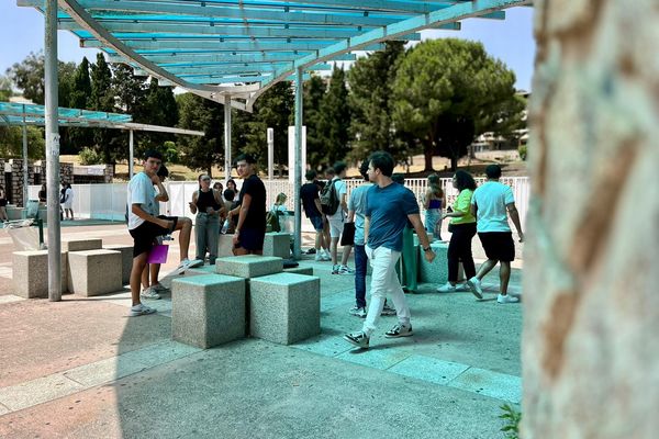 Les élèves du lycée Laetitia à Ajaccio, le jour de l'épreuve de philosophie du baccalauréat, mardi 18 juin.