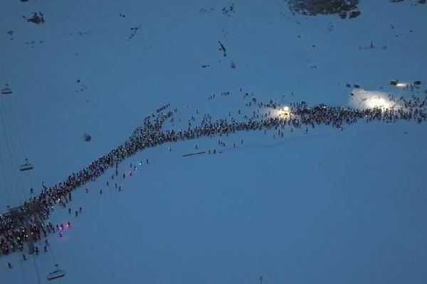 Aux Arcs, la descente aux flambeaux a rassemblé 3593 personnes pour un record mondial.