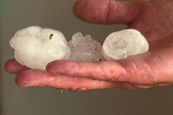 Ce 5 septembre 2022, un violent orage de grêle s'est abattu sur La Croixille, en Mayenne, occasionnant d'importants dégâts