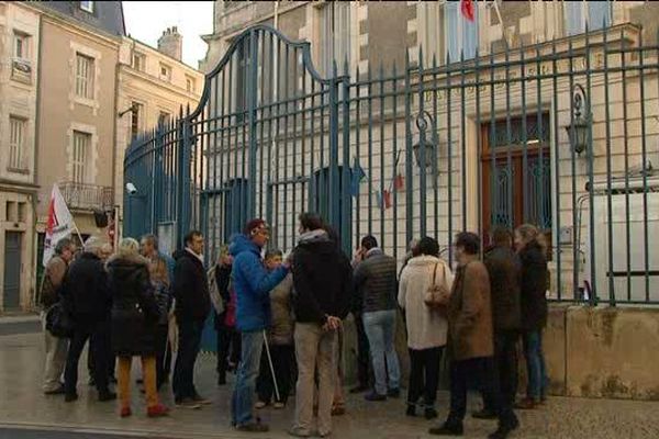 Débrayage à la Banque de France à Poitiers contre le plan de restructuration.