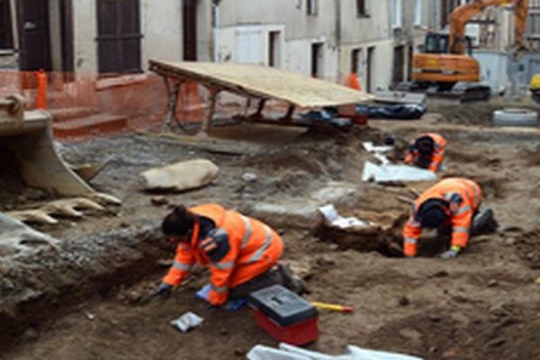 Des fouilles ont été conduites rue Saint-Etienne après la découverte des vestiges archéologiques