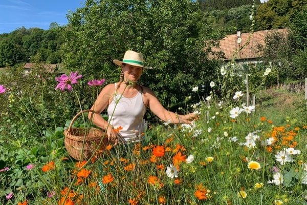 Sur les hauteurs de Geishouse, Audrey Stiegler produit une dizaine de variétés de fleurs.