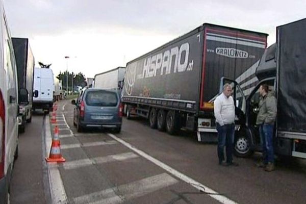 Au rond point de Droux, le barrage filtrant des routiers