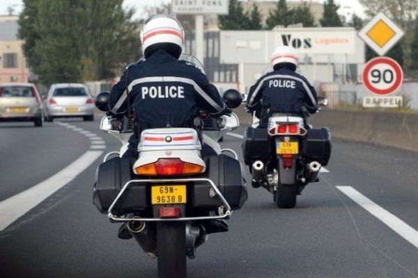 Le bébé est arrivé accompagné d'étranges cigognes...