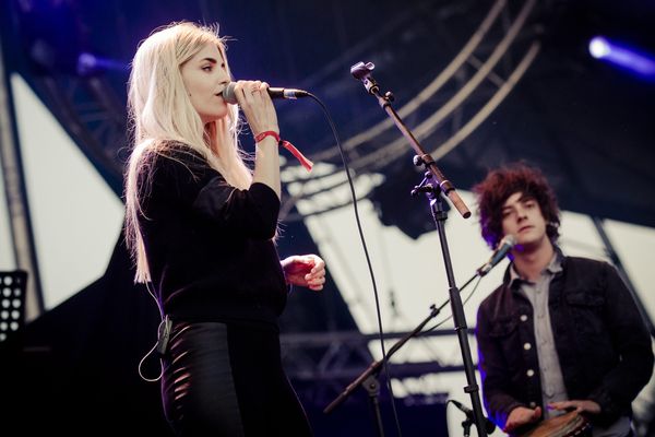 Hannah Reid et le groupe London Grammar sur la scène du festival We Love Green samedi.